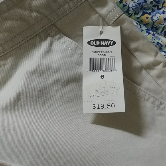 Old Navy Shorts - Picture 5 of 5
